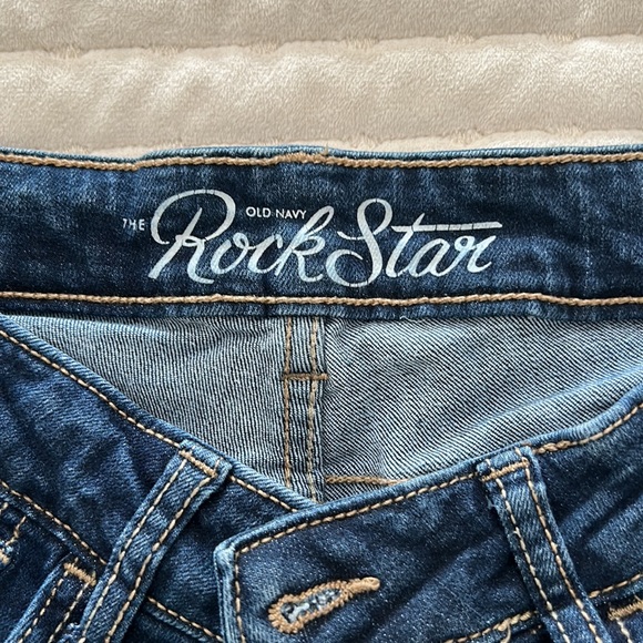 Old Navy rockstar skinny jeans size 6. - Picture 4 of 5